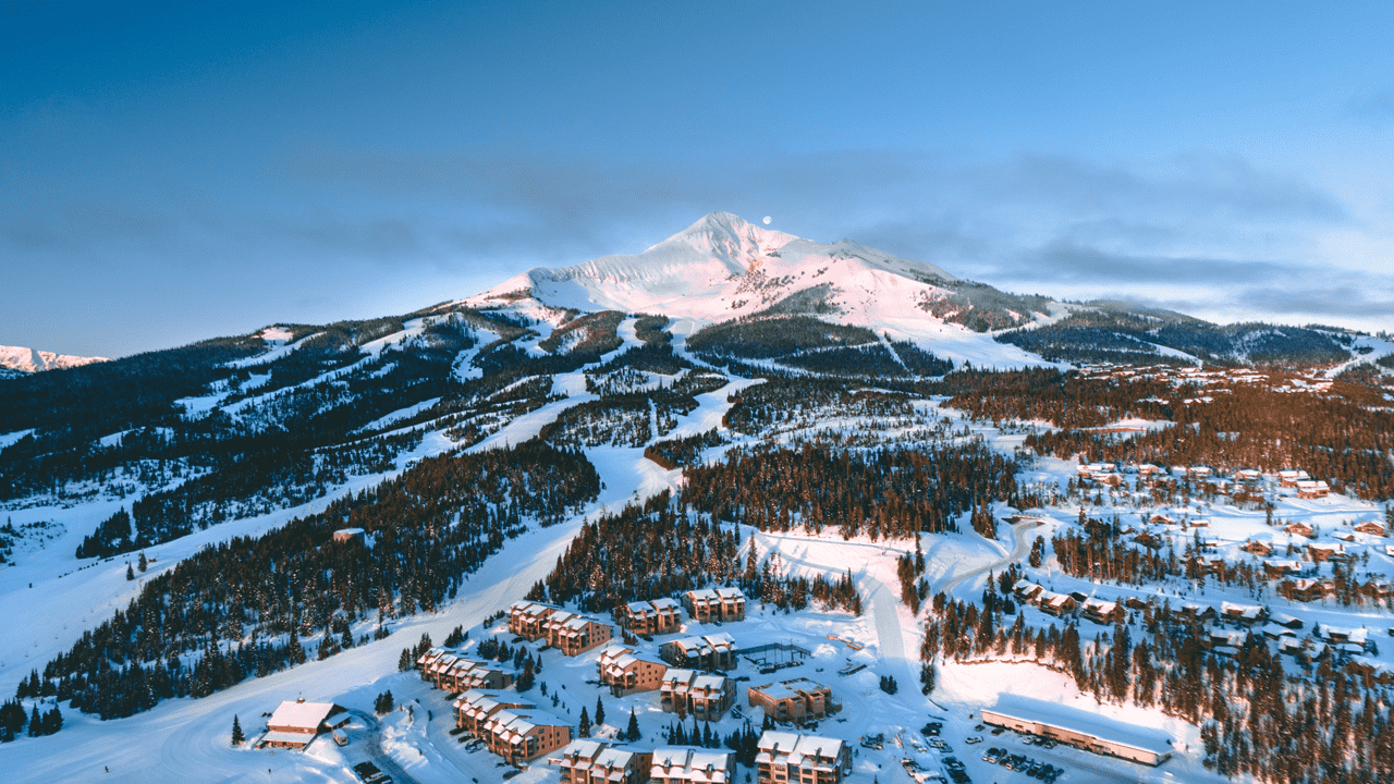 Discover Big Sky, Montana, from world-class skiing at Big Sky Resort to Yellowstone adventures. Enjoy seamless travel with eSIMlii, practical tips, and Expedia booking links.