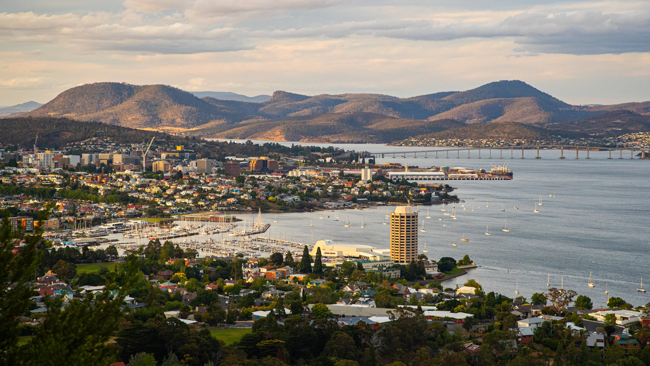 Explore Hobart, Australia with this complete travel guide. Discover MONA, Salamanca Market, Mount Wellington & Bruny Island. Book tours and stay connected with eSIMlii.