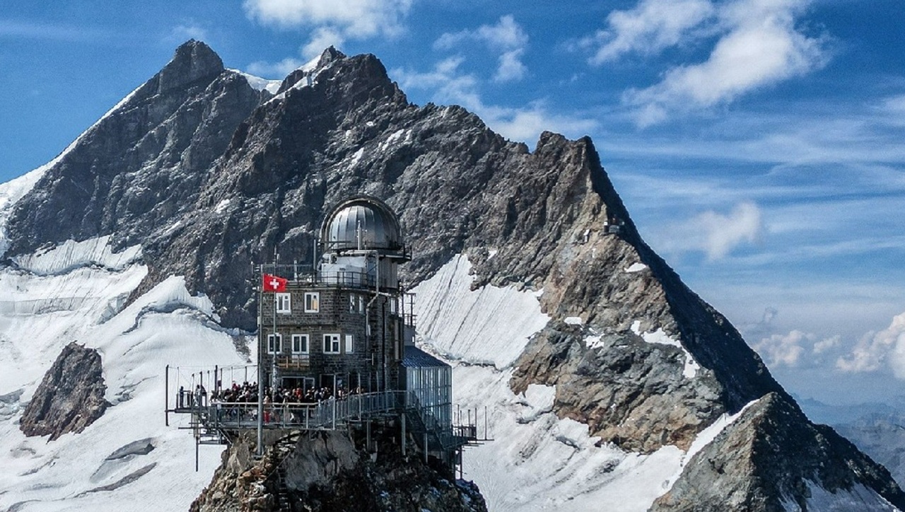 Plan the perfect family trip to Switzerland with our guide. Best things to do, safety tips, budget breakdown, family hotels, and events. Stay connected with eSIMlii.